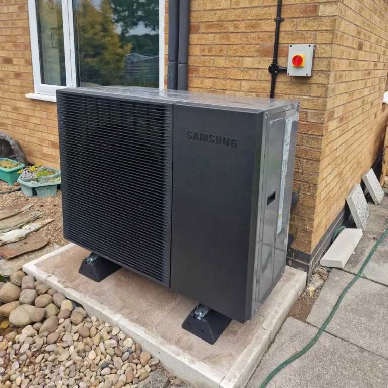 UK’s Renewable Revolution: Solar, Batteries & Heat Pumps